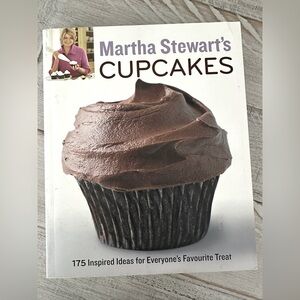 Martha Stewart's Cupcakes Book